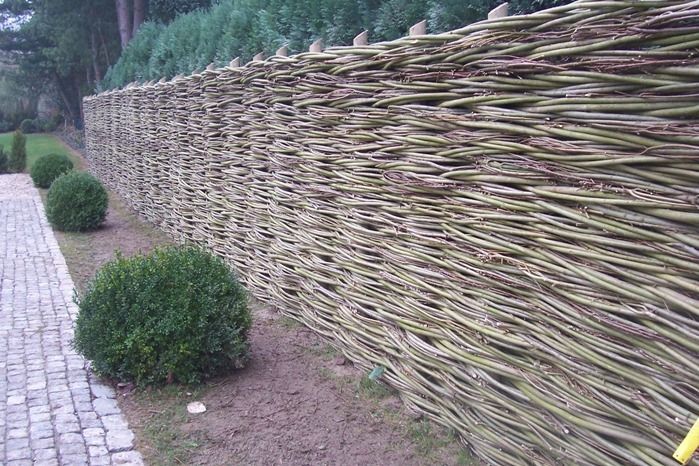 Haie En Bois Tresse : Parevue en noisetier tress? Haie En Bois Tresse : Parevue en noisetier tress?